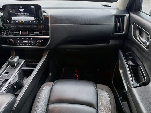 Used 2022 Nissan Pathfinder SL w/ SL Black Package FWD image 18