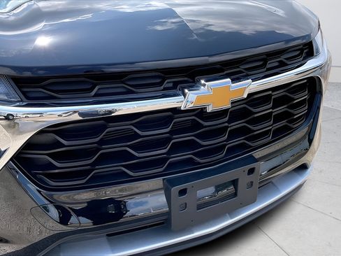 Used 2025 Chevrolet Trax LT FWD image 33