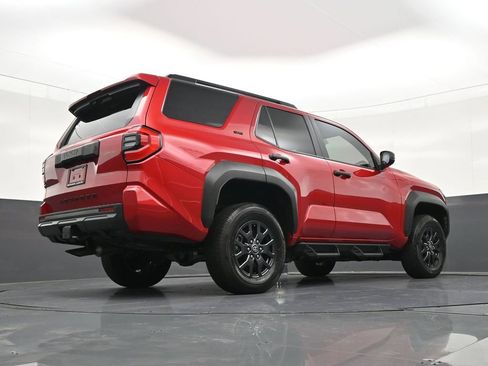 Used 2025 Toyota 4Runner SR5 AWD/4WD image 32