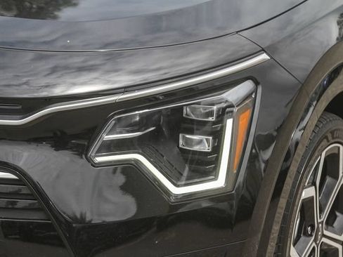 Used 2023 Kia Niro SX Touring FWD image 6