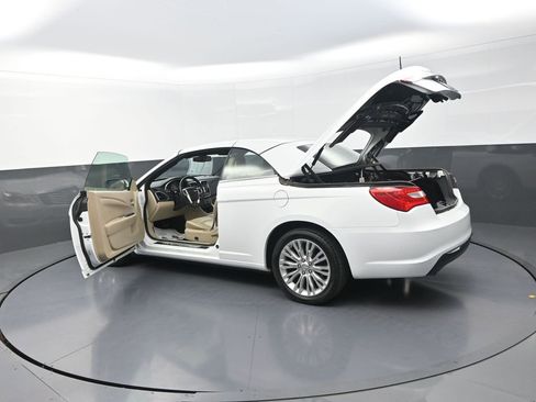 Used 2011 Chrysler 200 Limited FWD image 36