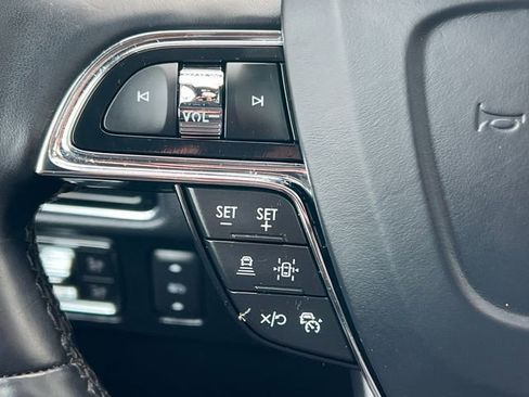 Used 2022 Lincoln Navigator Reserve AWD/4WD image 24