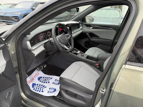 New 2026 Volkswagen Tiguan SE R-Line image 11