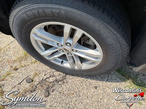 Used 2022 Ford Explorer XLT w/ Equipment Group 202A AWD/4WD image 27