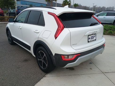 Used 2023 Kia Niro EX image 7
