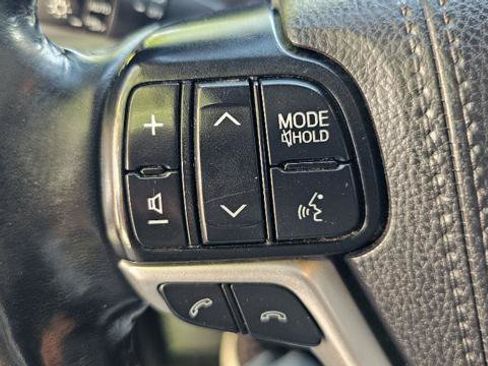 Used 2019 Toyota Highlander XLE AWD/4WD image 18