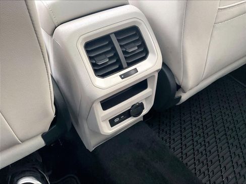 Used 2022 Volkswagen Tiguan SE image 26