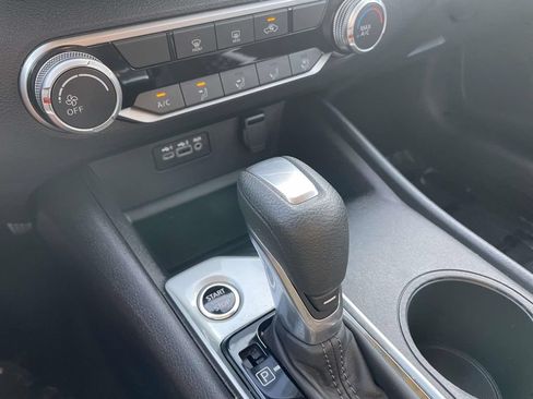 Used 2025 Nissan Altima 2.5 SV FWD image 30