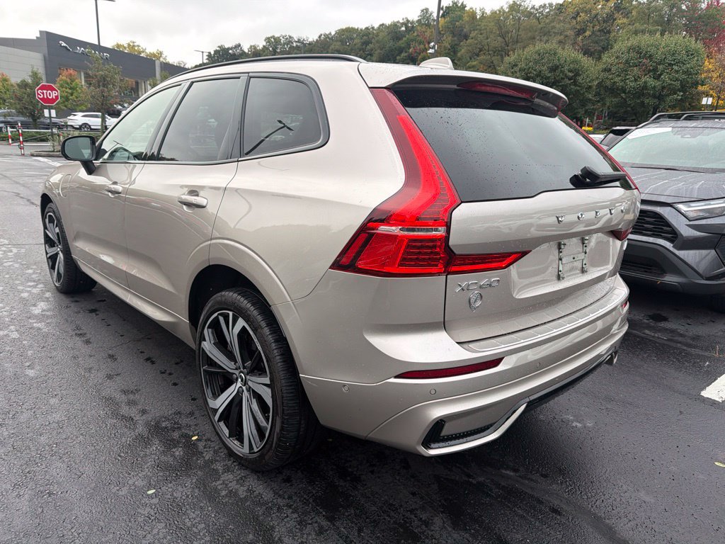 Certified 2024 Volvo XC60 T8 Ultimate w/ Climate Package AWD/4WD image 2