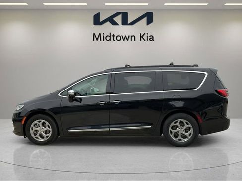 Used 2023 Chrysler Pacifica Limited FWD image 6