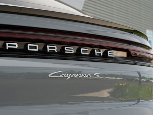 Used 2025 Porsche Cayenne S AWD/4WD image 35