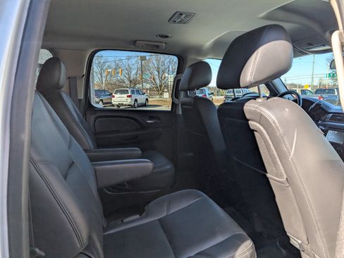 Used 2014 Chevrolet Suburban LTZ image 21