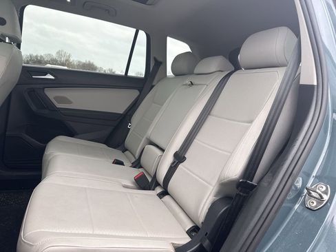 Used 2019 Volkswagen Tiguan SE w/ Panoramic Sunroof Package AWD/4WD image 25