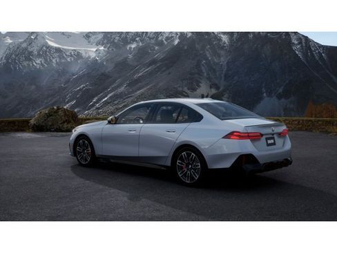 New 2026 BMW 530i RWD image 2