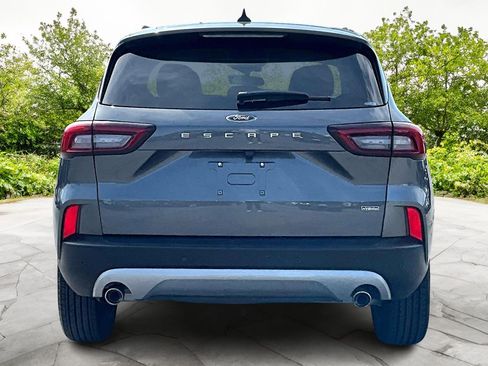 Used 2025 Ford Escape SE image 4