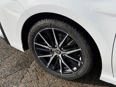 Used 2021 Toyota Camry SE image 9