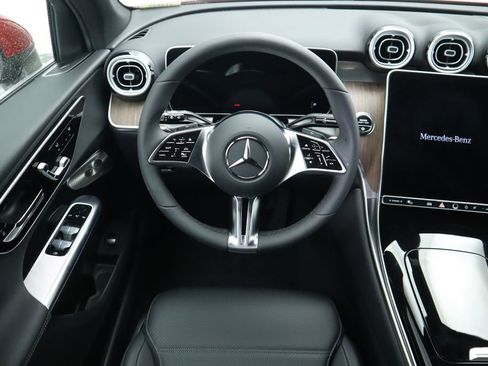 Certified 2025 Mercedes-Benz GLC 300 image 10