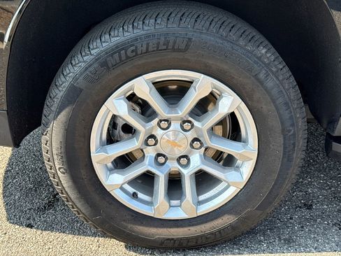 Used 2025 Chevrolet Tahoe LT AWD/4WD image 17