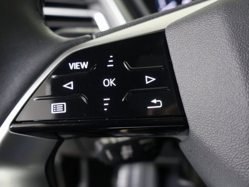 Used 2024 Audi Q4 e-tron Premium Plus image 31