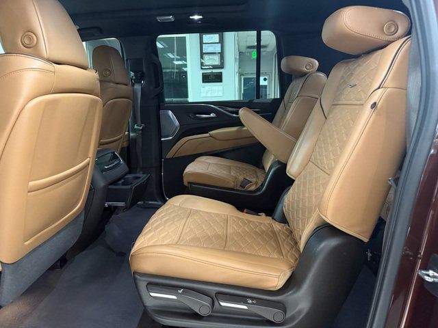 Used 2023 Cadillac Escalade ESV Sport w/ LPO, ONYX Package AWD/4WD image 6