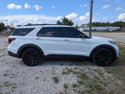 Used 2022 Ford Explorer ST w/ Equipment Group 401A AWD/4WD image 3