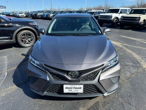 Used 2020 Toyota Camry SE image 19