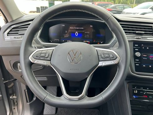 Used 2023 Volkswagen Tiguan SE w/ Panoramic Sunroof Package FWD image 22