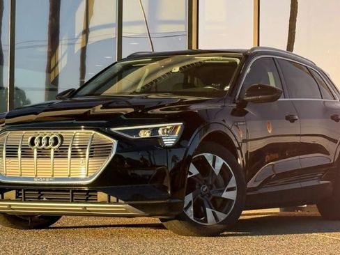 Used 2022 Audi e-tron Premium image 2
