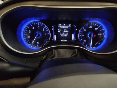 Used 2022 Chrysler Voyager LX image 23