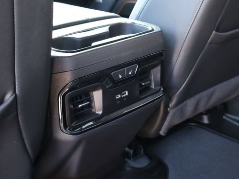 Used 2024 GMC Sierra 1500 AT4 w/ Technology Package AWD/4WD image 18