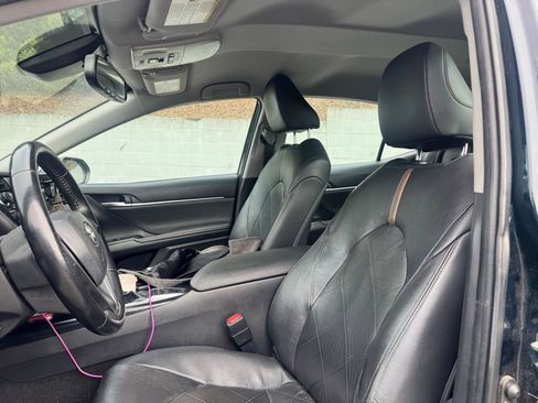 Used 2019 Toyota Camry XLE FWD image 8