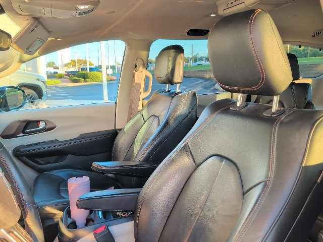 Used 2017 Chrysler Pacifica Touring-L FWD image 22