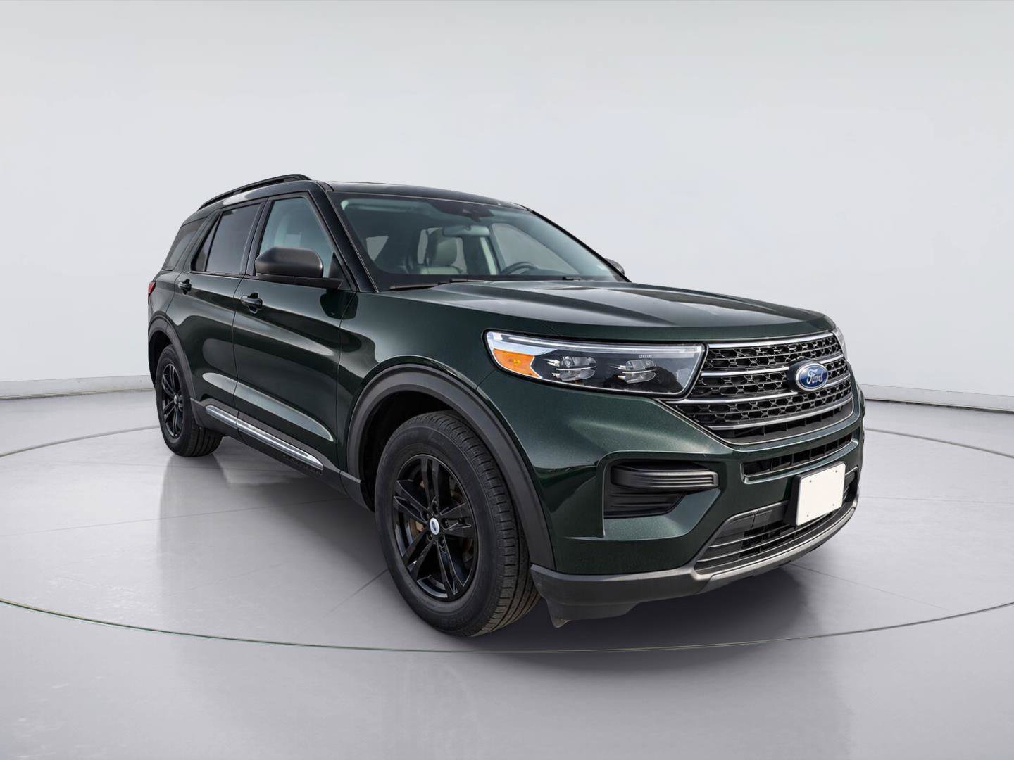 Used 2024 Ford Explorer XLT RWD image 1