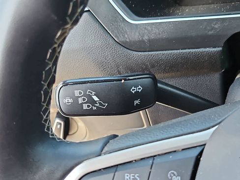 Used 2024 Volkswagen Tiguan SE FWD image 30