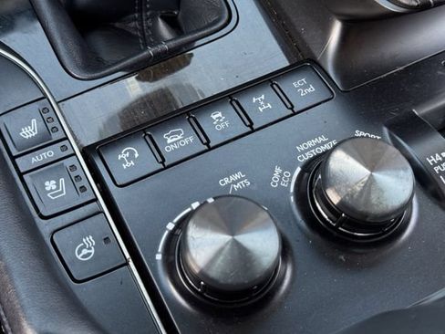Used 2017 Lexus LX 570 4WD w/ Luxury Package image 23