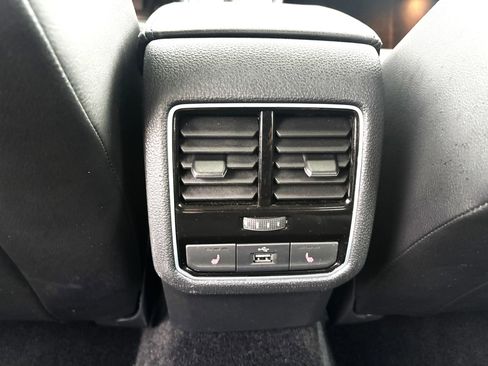 Used 2017 Volkswagen Passat 1.8T SEL Premium image 10