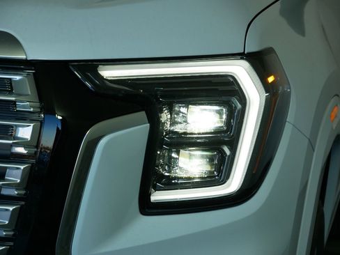 New 2026 GMC Terrain Denali w/ LPO, Black Badging Package image 9