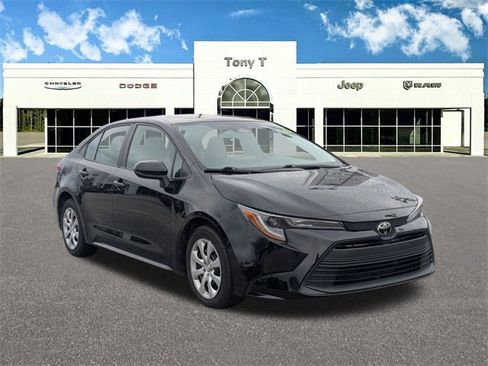 Used 2023 Toyota Corolla LE image 1
