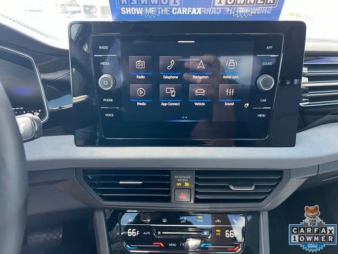 Used 2025 Volkswagen Jetta SE FWD image 33