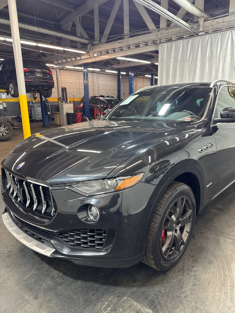 Used 2018 Maserati Levante GranLusso AWD/4WD image 3