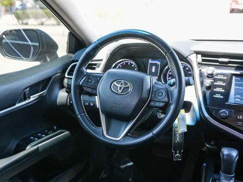 Used 2018 Toyota Camry SE FWD image 15