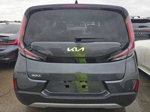 Used 2025 Kia Soul LX w/ LX Technology Package FWD image 10