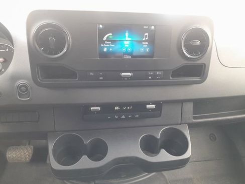 Used 2022 Mercedes-Benz Sprinter 2500 image 15