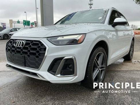 Used 2021 Audi Q5 e Premium w/ Convenience Package AWD/4WD image 4
