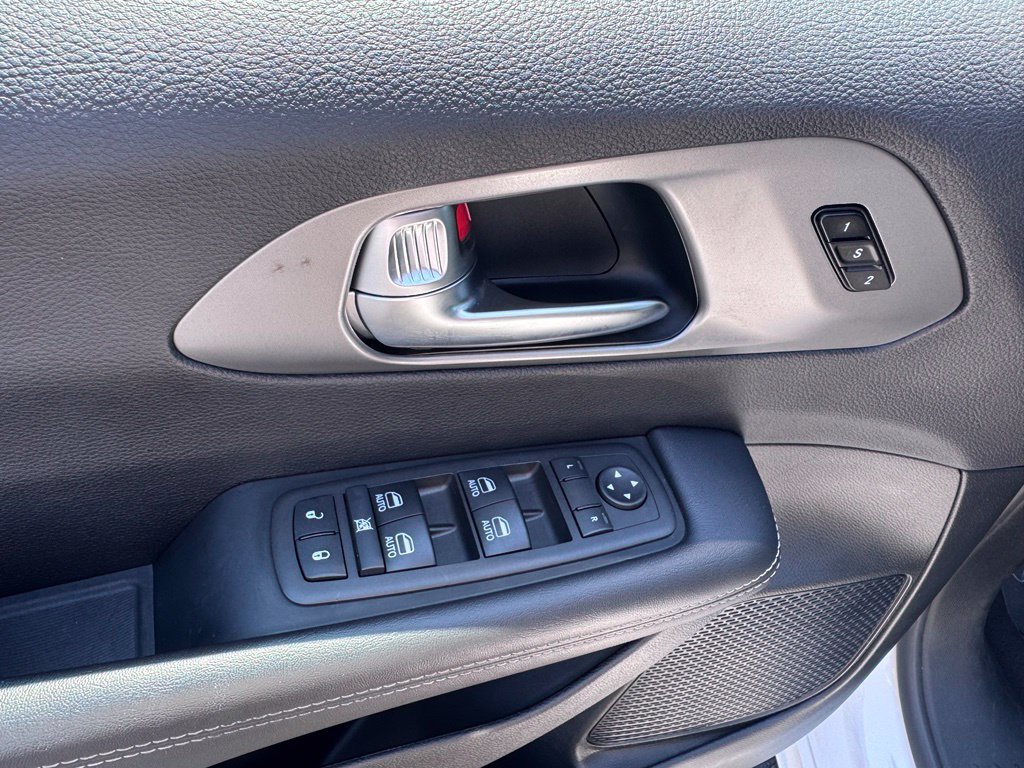 Used 2025 Chrysler Pacifica Select FWD image 22