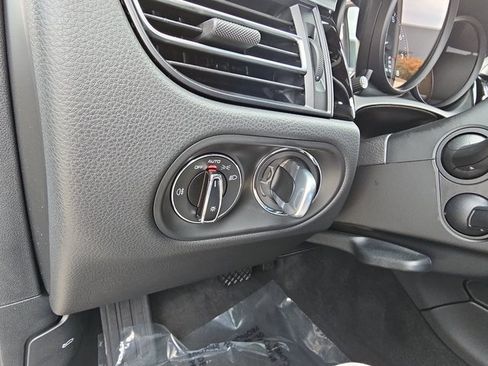 Used 2024 Porsche Macan image 28