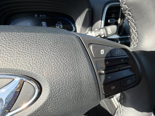 Used 2025 Hyundai Venue SEL FWD image 32