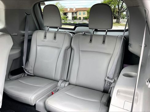 Used 2012 Toyota Highlander Limited image 34