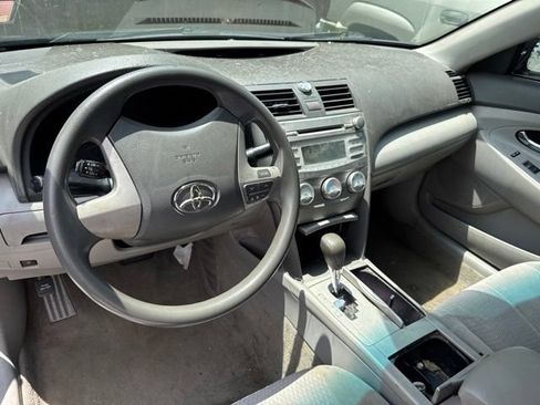 Used 2010 Toyota Camry LE FWD image 13