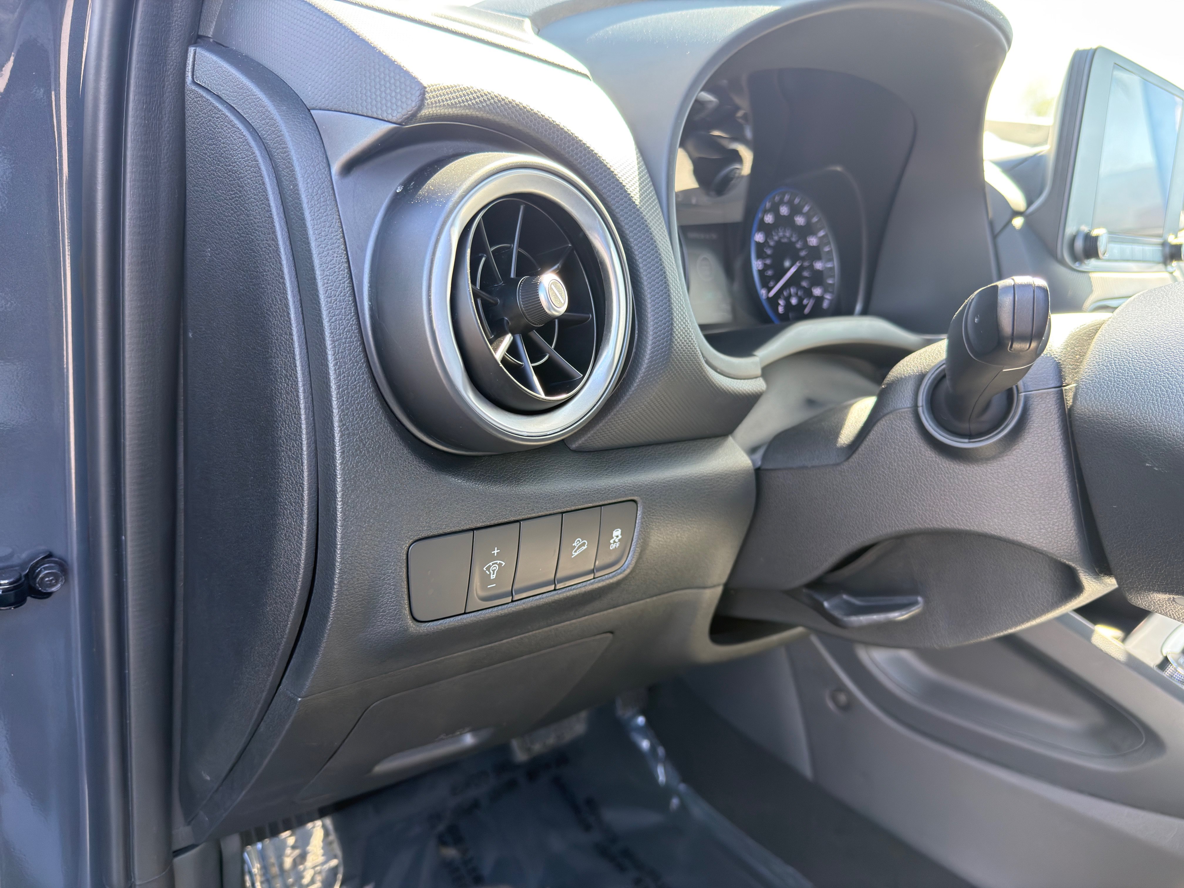 Used 2023 Hyundai Kona SEL FWD image 25